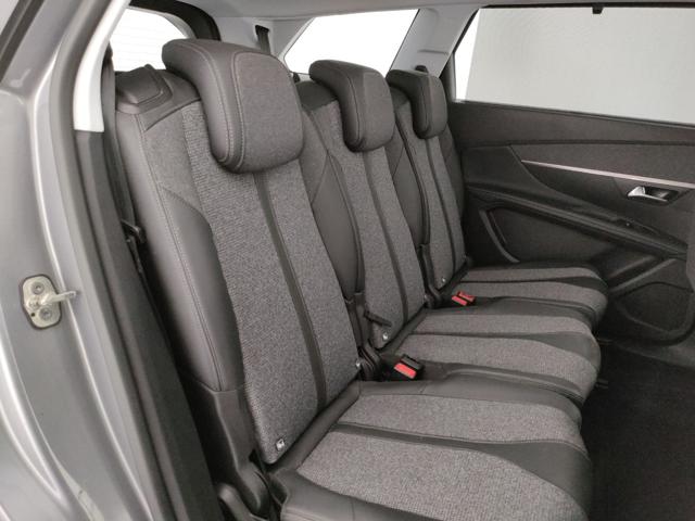 PEUGEOT 5008 usata, con Touch screen