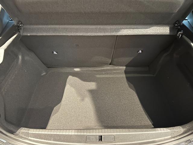 PEUGEOT 208 usata, con USB