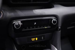 TOYOTA Yaris usata, con Fari LED