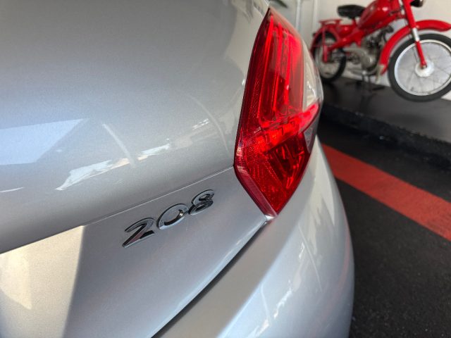 PEUGEOT 208 usata, con Sedile posteriore sdoppiato