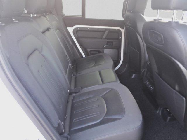 LAND ROVER Defender usata, con Gancio traino