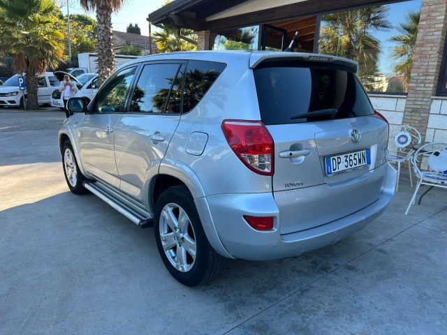 TOYOTA RAV 4 usata, con Autoradio