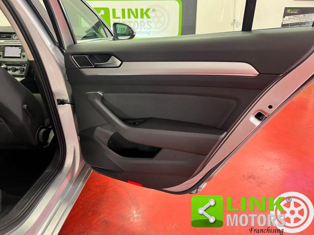 VOLKSWAGEN Passat Variant usata, con Sedile posteriore sdoppiato