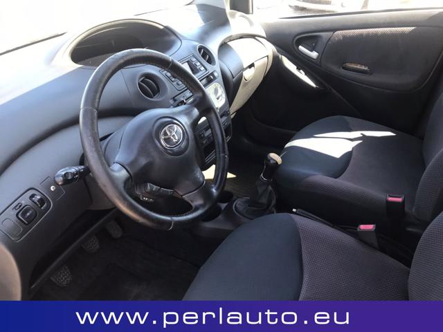 TOYOTA Yaris usata, con Autoradio