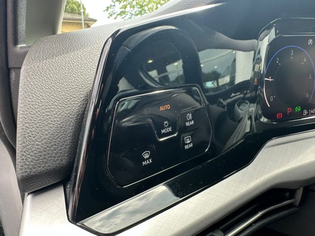 VOLKSWAGEN Golf usata, con Autoradio