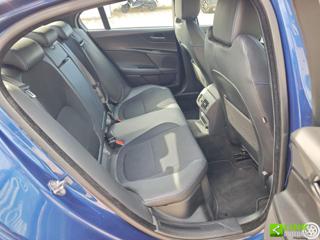 JAGUAR XE usata, con Bluetooth