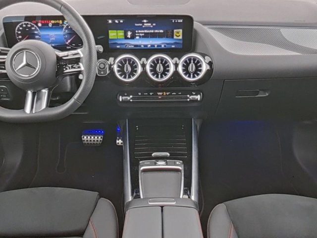 MERCEDES-BENZ GLA 180 usata, con Alzacristalli elettrici