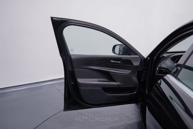 JAGUAR XE usata, con Controllo automatico clima
