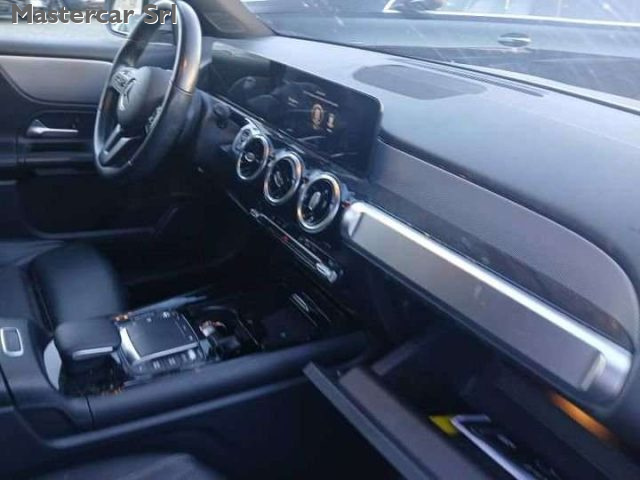 MERCEDES-BENZ GLB 200 usata, con Airbag laterali