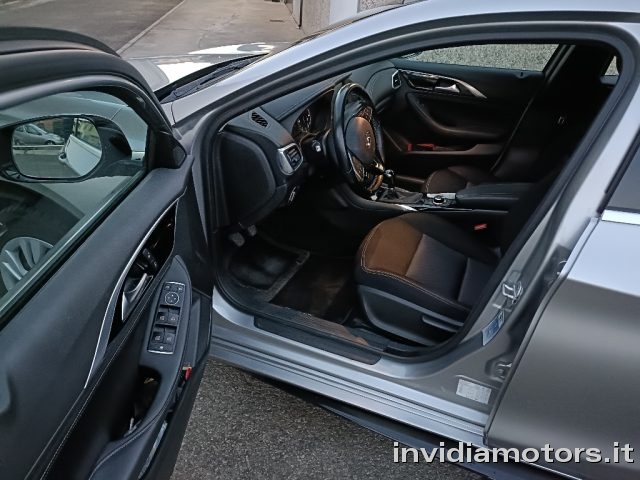 INFINITI Q30 usata, con Autoradio