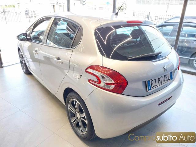 PEUGEOT 208 usata, con Autoradio