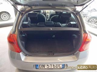 TOYOTA Yaris usata, con Specchietti laterali elettrici