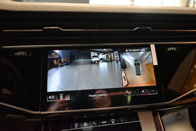 AUDI Q8 usata 247