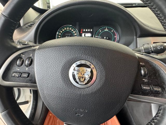 JAGUAR XF usata, con Park Distance Control