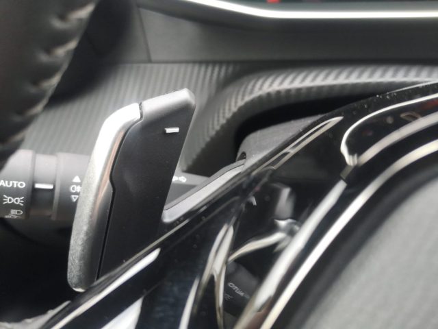 PEUGEOT 2008 usata, con Autoradio digitale