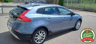 VOLVO V40 Cross Country usata, con Autoradio