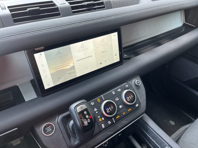 LAND ROVER Defender usata, con Boardcomputer
