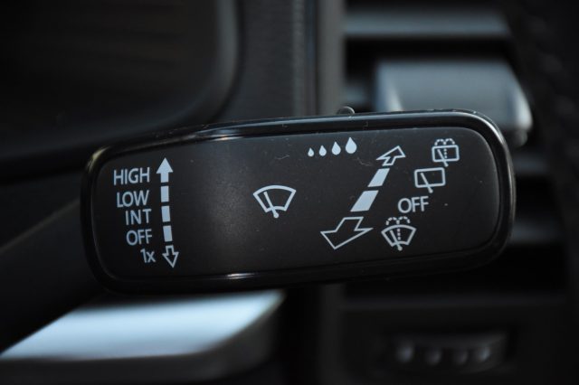 SKODA Karoq usata, con Sedile posteriore sdoppiato