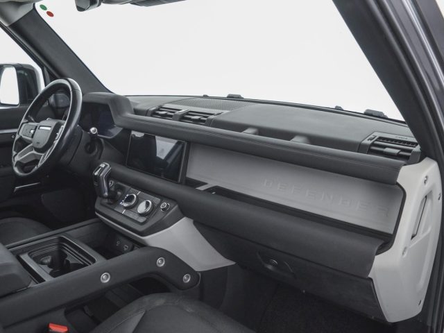 LAND ROVER Defender usata 2