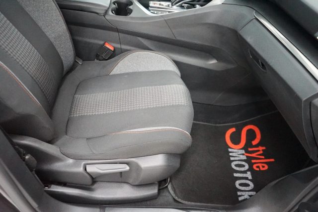 PEUGEOT 5008 usata, con Frenata d
