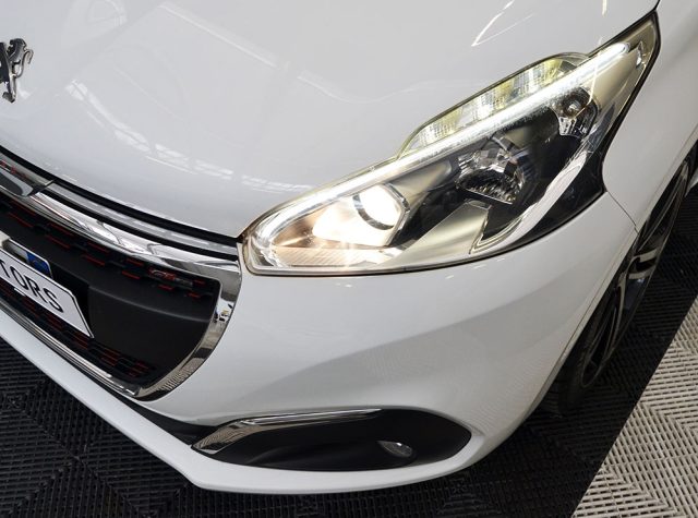 PEUGEOT 208 usata, con Volante in pelle