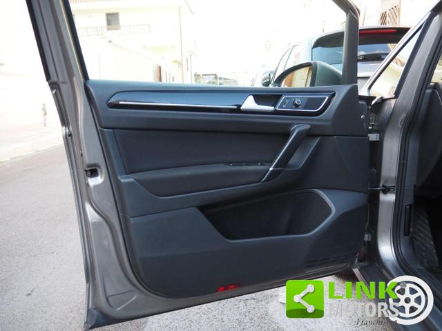 VOLKSWAGEN Golf Sportsvan usata, con Sensori di parcheggio posteriori