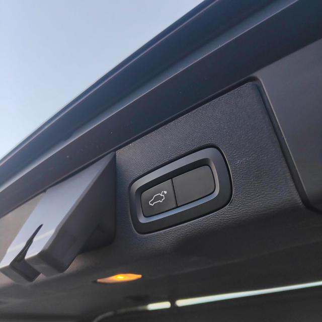 VOLVO XC60 usata, con Airbag laterali