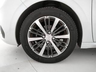 PEUGEOT 208 usata, con Volante multifunzione