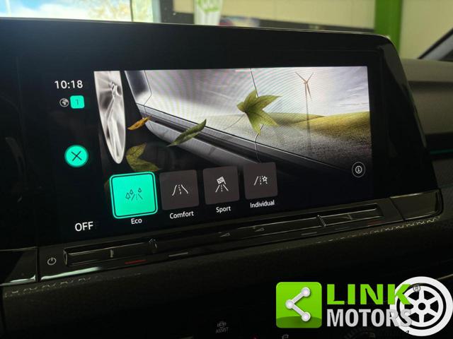 VOLKSWAGEN Golf usata, con Touch screen