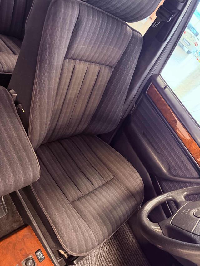 MERCEDES-BENZ E 220 usata 12