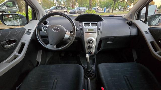 TOYOTA Yaris usata, con Luce d