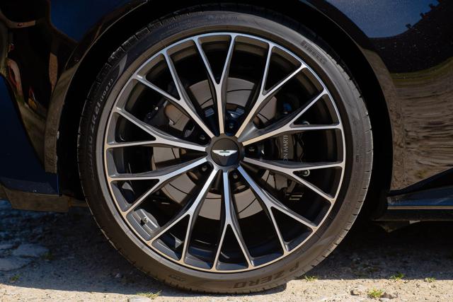 ASTON MARTIN Vantage usata, con Leve al volante