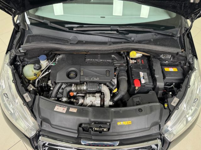 PEUGEOT 208 usata, con Sensori di parcheggio anteriori