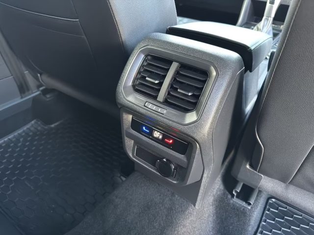 VOLKSWAGEN Tiguan usata, con Park Distance Control