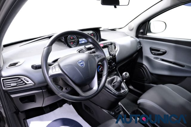 LANCIA Ypsilon usata, con Autoradio
