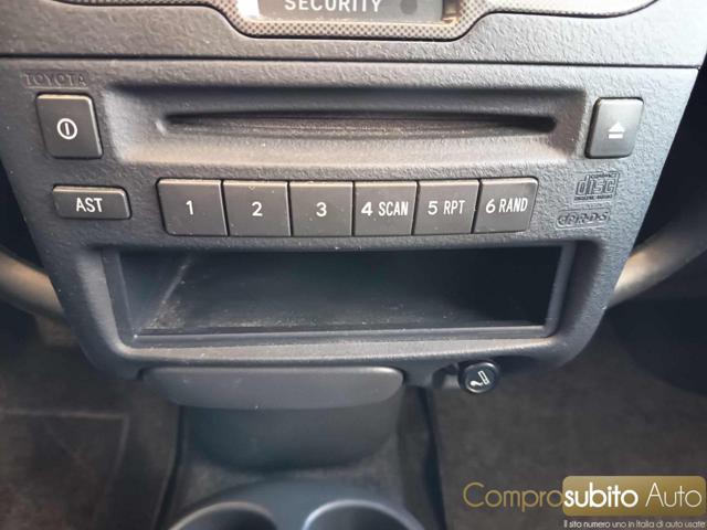 TOYOTA Yaris usata 17