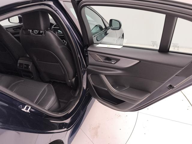 JAGUAR XE usata, con Sound system