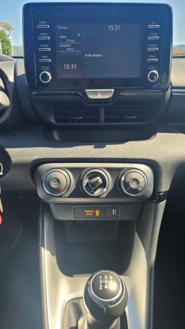 TOYOTA Yaris usata, con Fari LED