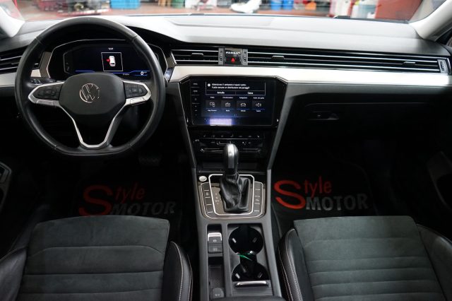 VOLKSWAGEN Passat Variant usata, con Alzacristalli elettrici