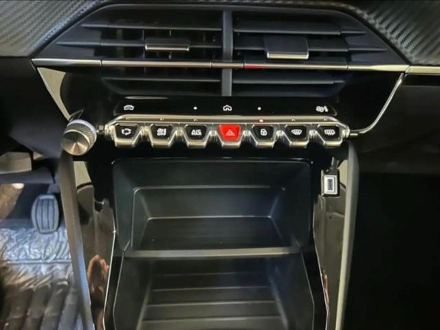 PEUGEOT 208 usata, con Park Distance Control