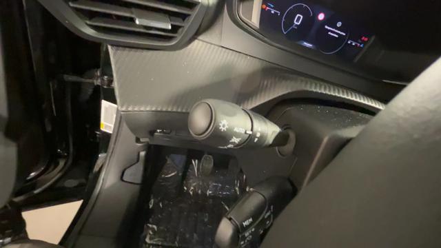PEUGEOT 2008 usata, con Sistema di navigazione