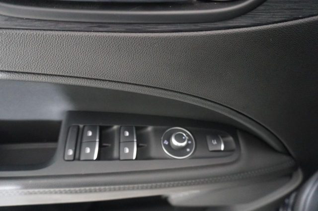 ALFA ROMEO Stelvio usata, con Sedile posteriore sdoppiato