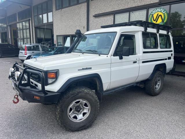 TOYOTA Land Cruiser usata 0