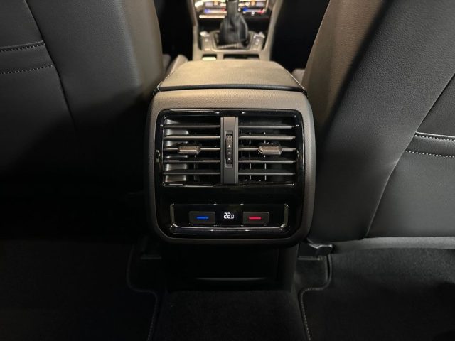 VOLKSWAGEN Passat usata, con Touch screen