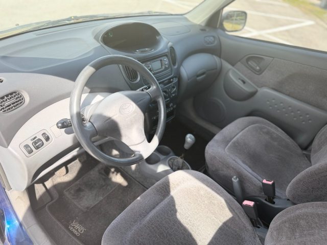 TOYOTA Yaris usata 11