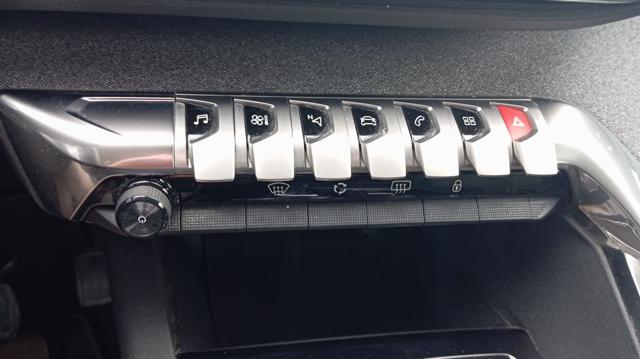 PEUGEOT 3008 usata, con Sensori di parcheggio anteriori