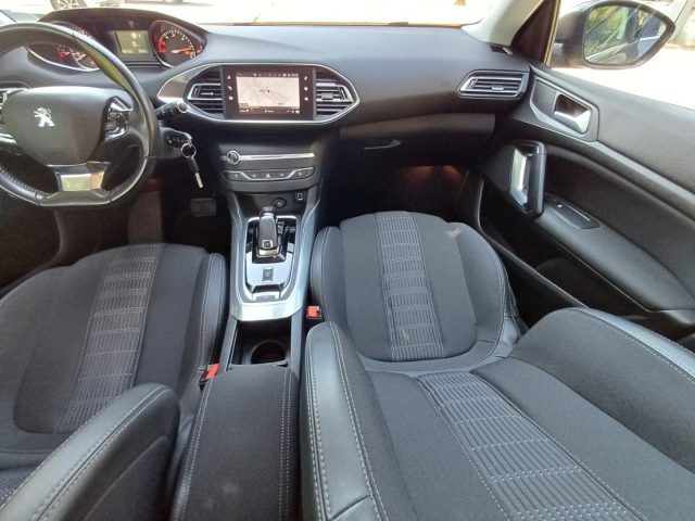 PEUGEOT 308 usata, con Sedile posteriore sdoppiato