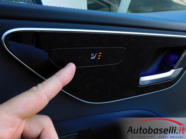 MERCEDES-BENZ C 220 usata, con Touch screen