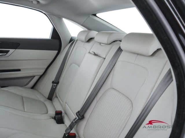 JAGUAR XF usata 9