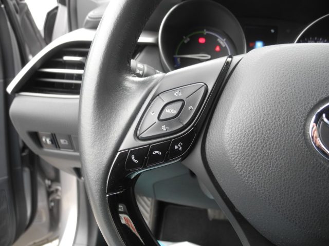TOYOTA C-HR usata, con Schermo multifunzione interamente digitale